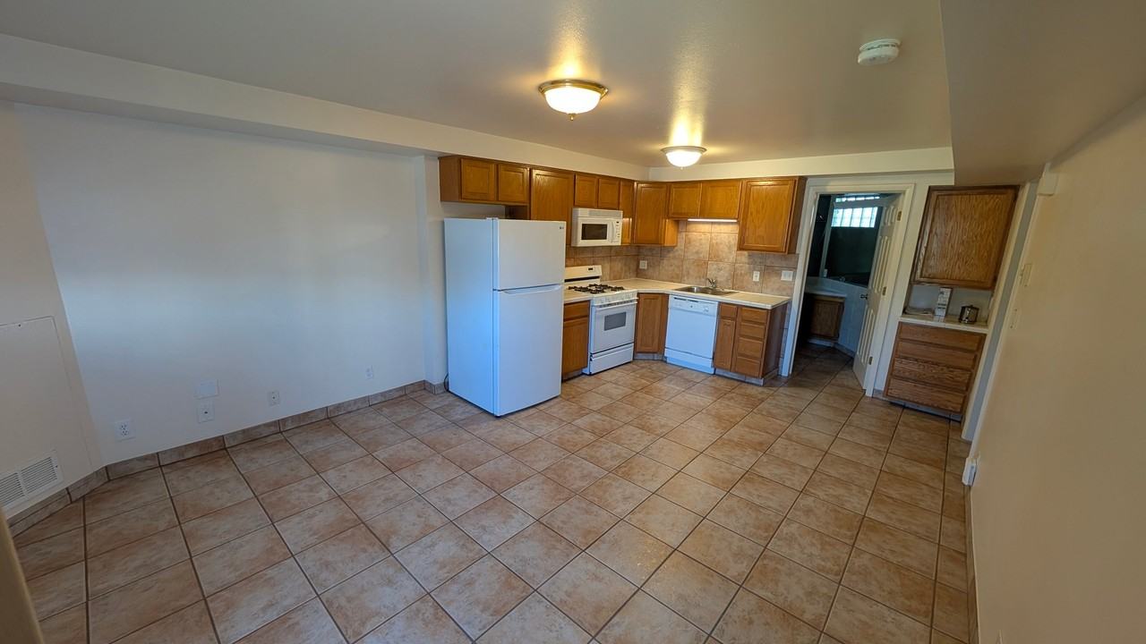 429 S St #1 - Photo 4 of 6
