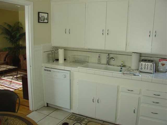 1394 S Green St - Photo 4 of 16