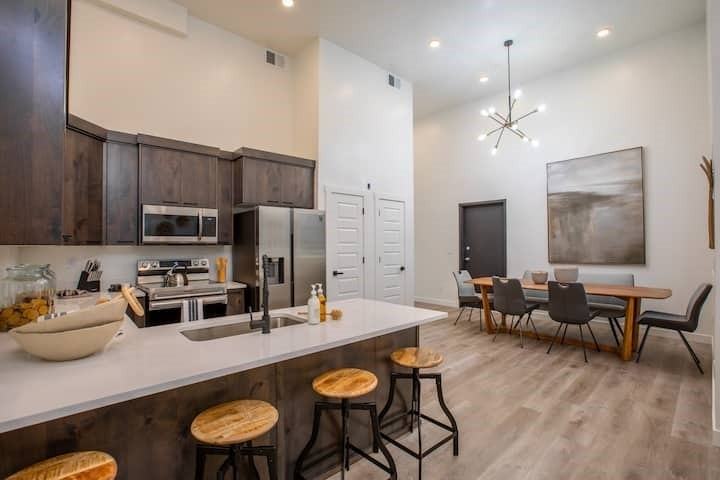 302 40th St #3 - Photo 2 of 14