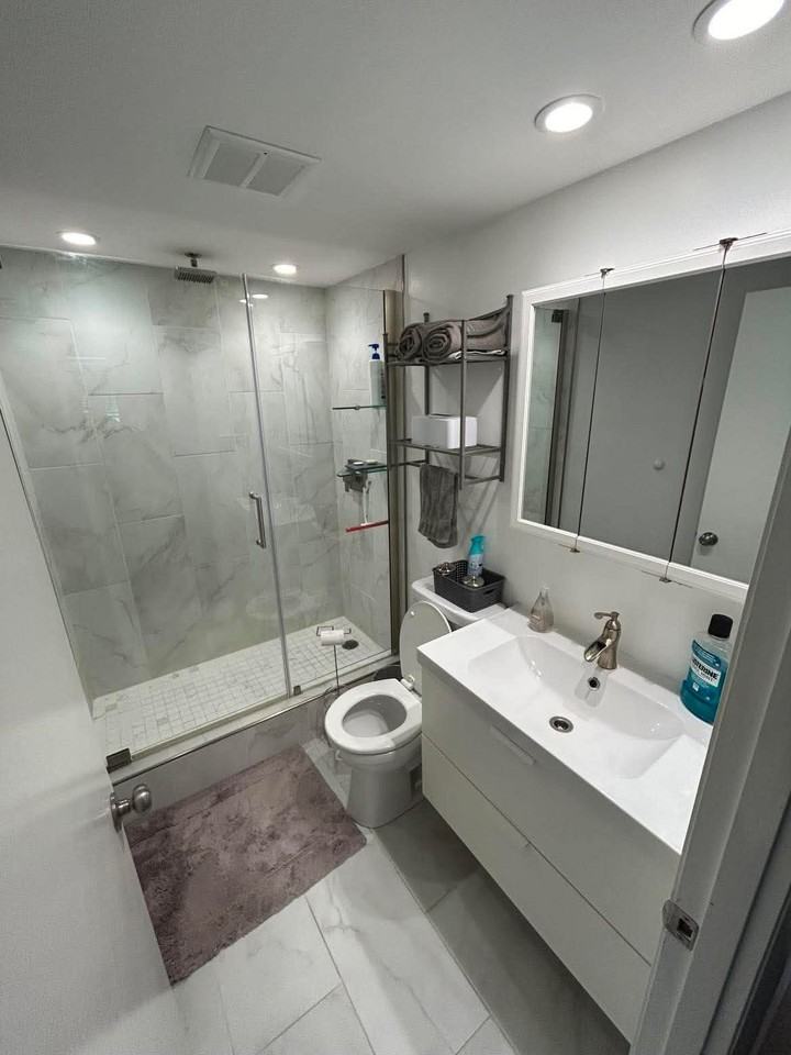 1011 Main St #8 - Photo 5 of 6
