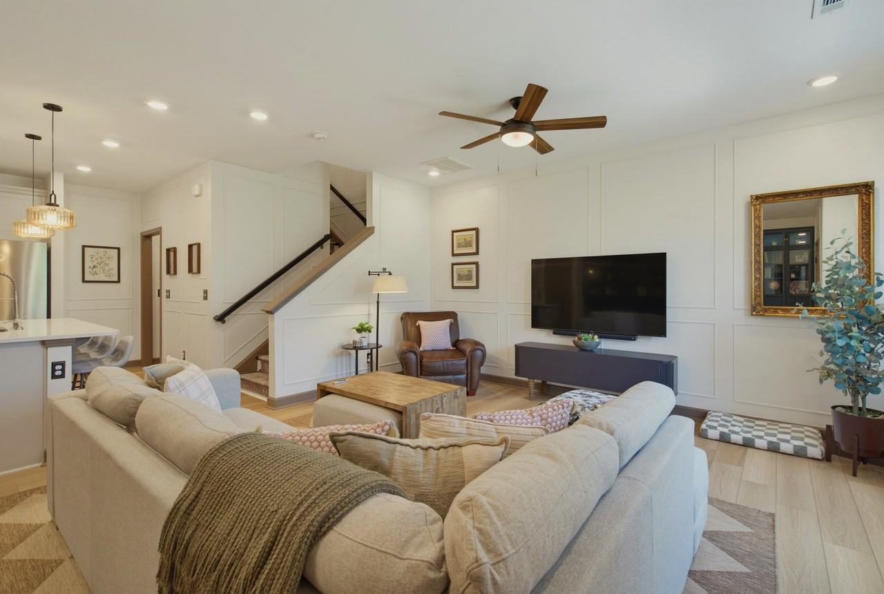 1517 Irving Hill Dr - Photo 3 of 17