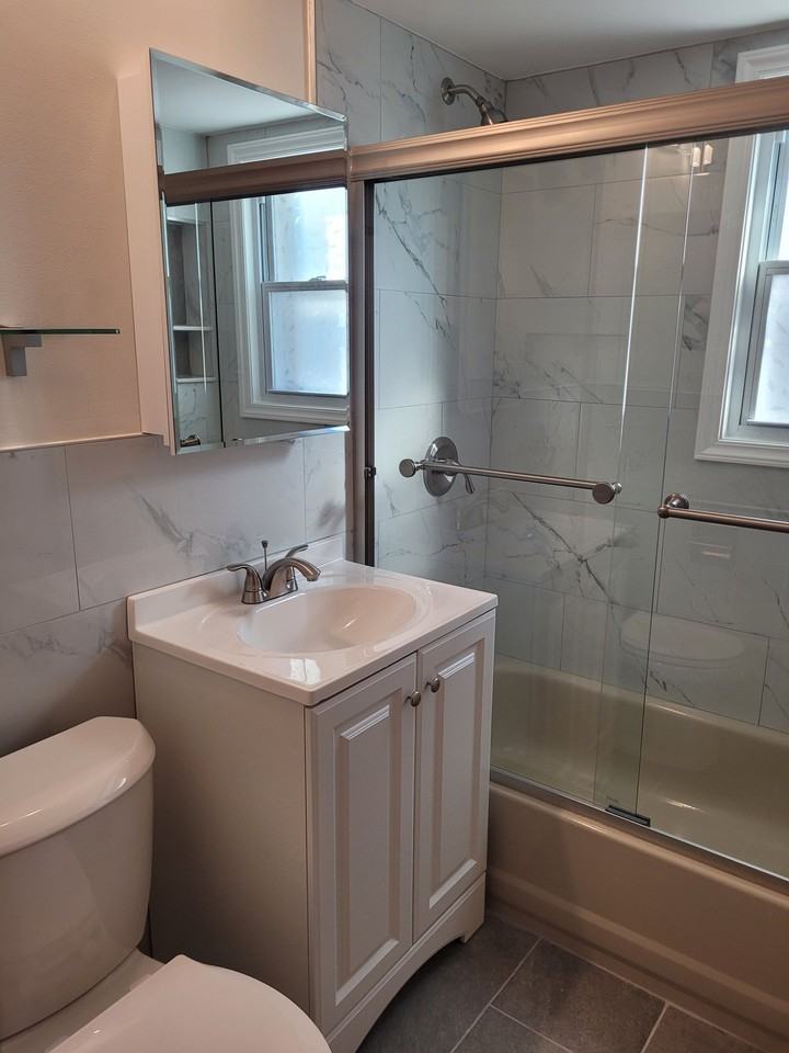 411 Saint John Pl - Photo 5 of 12