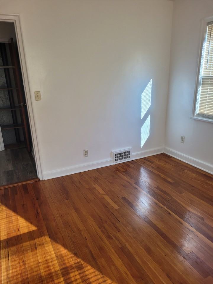 411 Saint John Pl - Photo 7 of 12