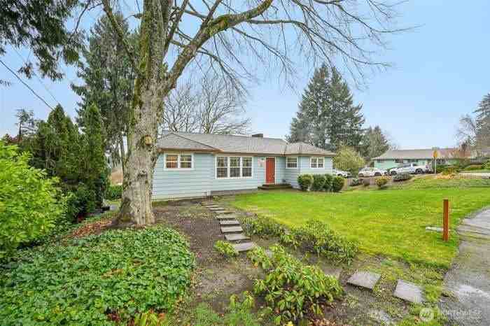 4019 Ne 60th St - Photo 2 of 20