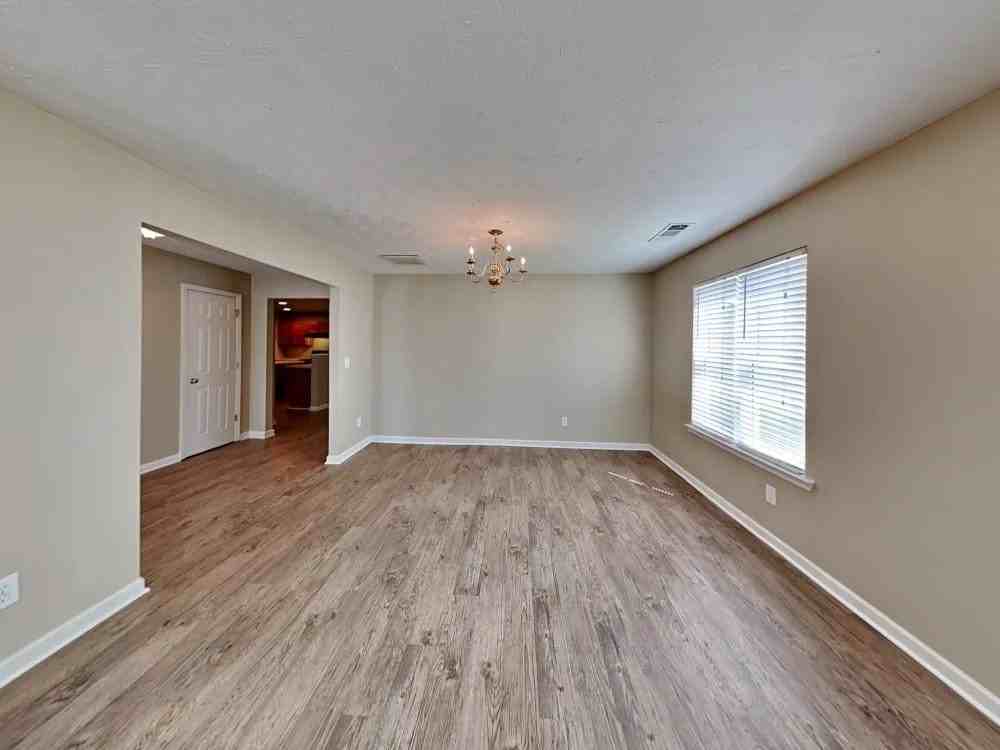 4539 Parkway Cir - Photo 3 of 9