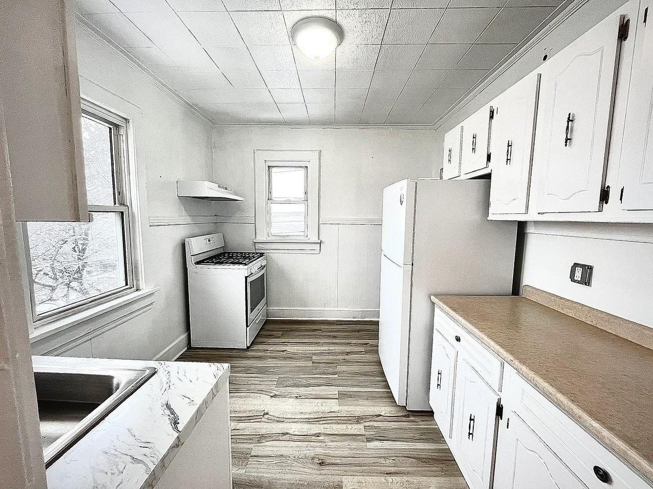 370 Main St Fl 2 - Photo 2 of 8