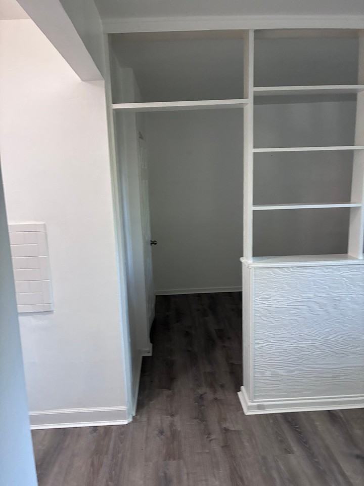 801 Greenway Ct #B5 - Photo 5 of 18