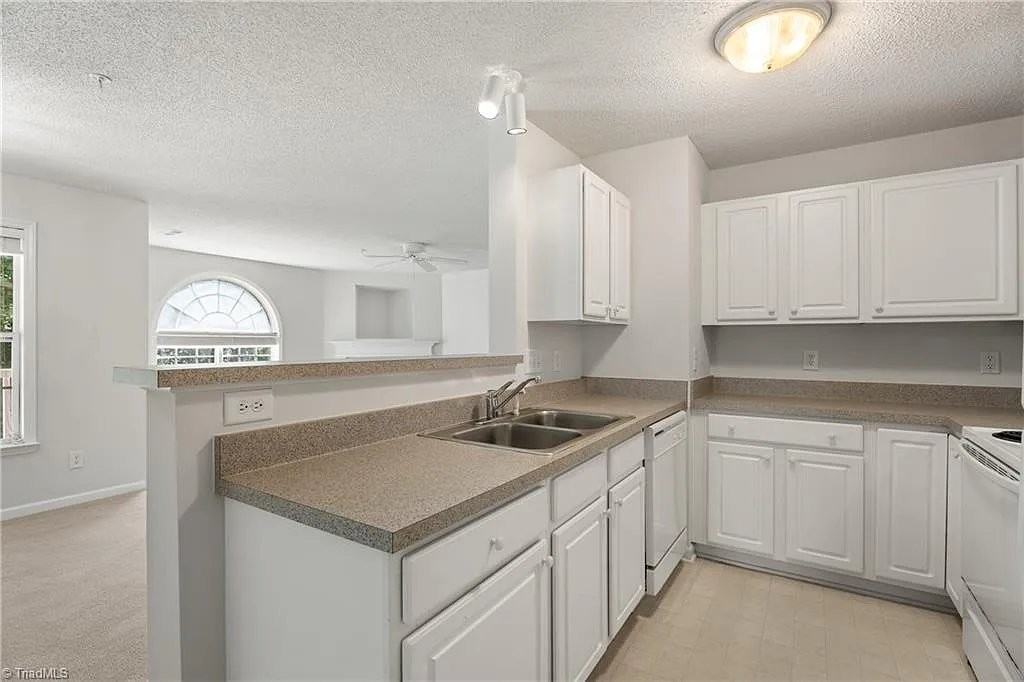 1023 Timberline Ridge Ct - Photo 4 of 6