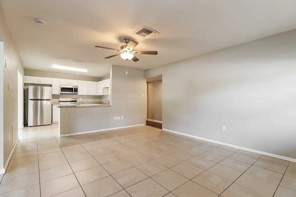 5619 Park Blvd N - Photo 4 of 11