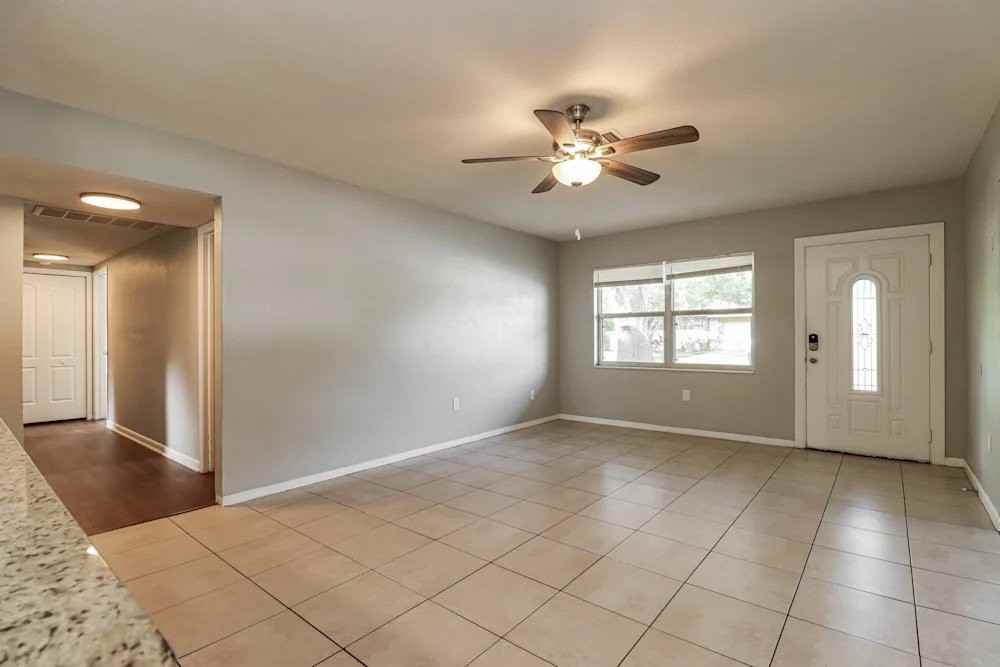 5619 Park Blvd N - Photo 5 of 11