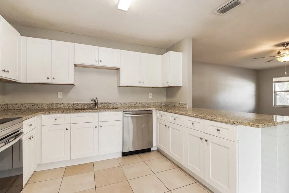 5619 Park Blvd N - Photo 6 of 11