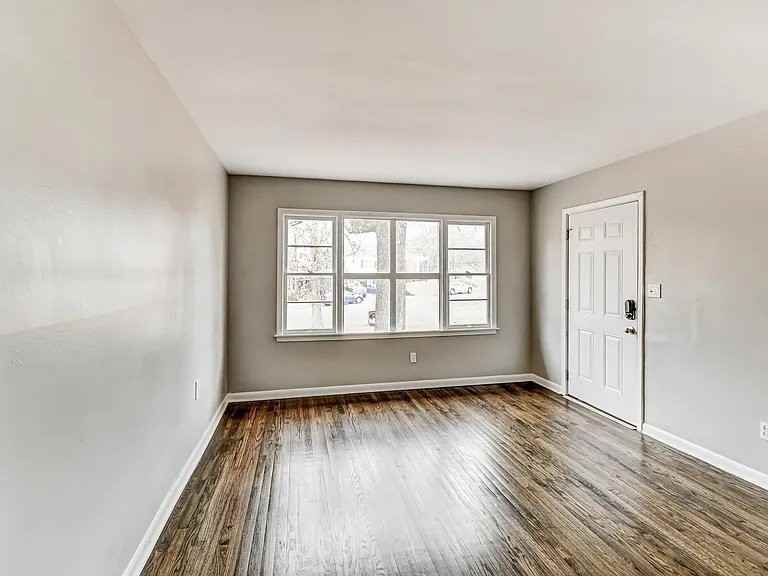 8432 9th Ave S - Photo 5 of 9