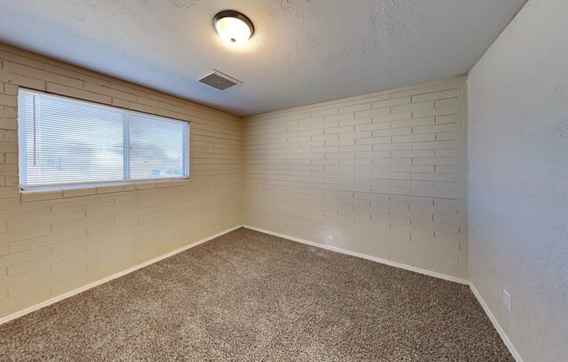 5616 W Campbell Ave - Photo 3 of 6