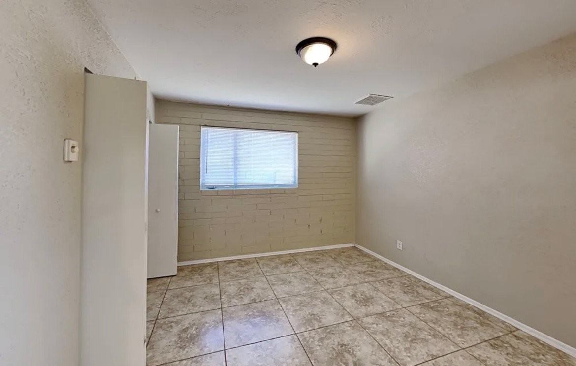 5616 W Campbell Ave - Photo 4 of 6