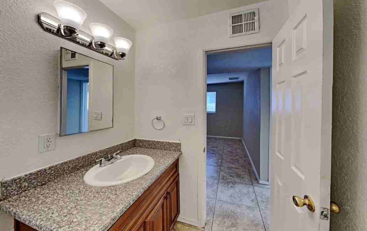 5616 W Campbell Ave - Photo 6 of 6