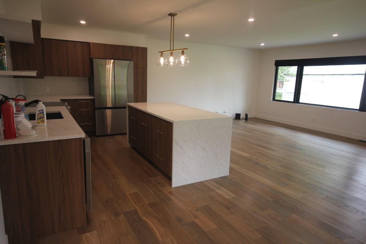 1008 E 5th St - Photo 2 of 17