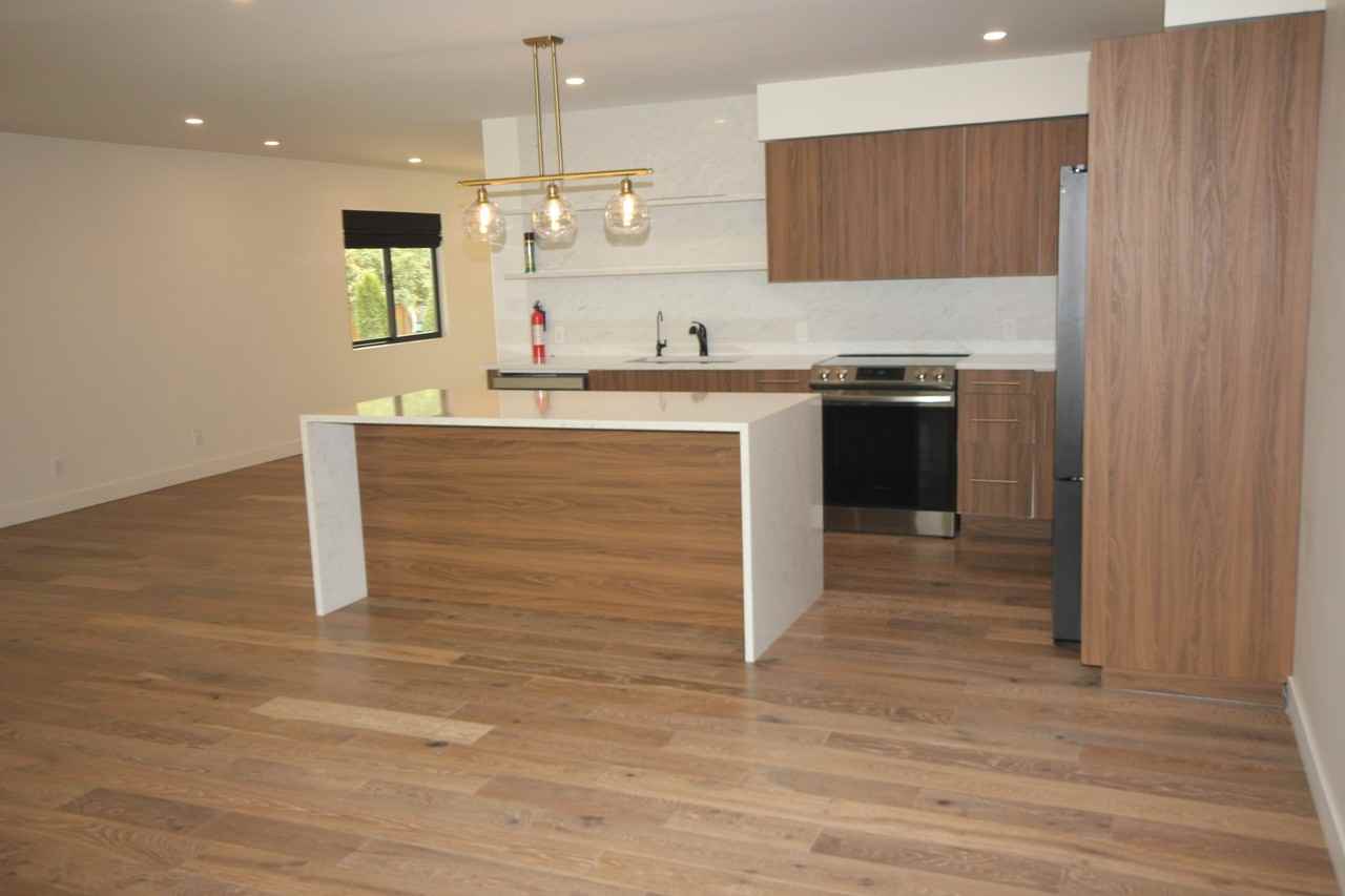 1008 E 5th St - Photo 4 of 17