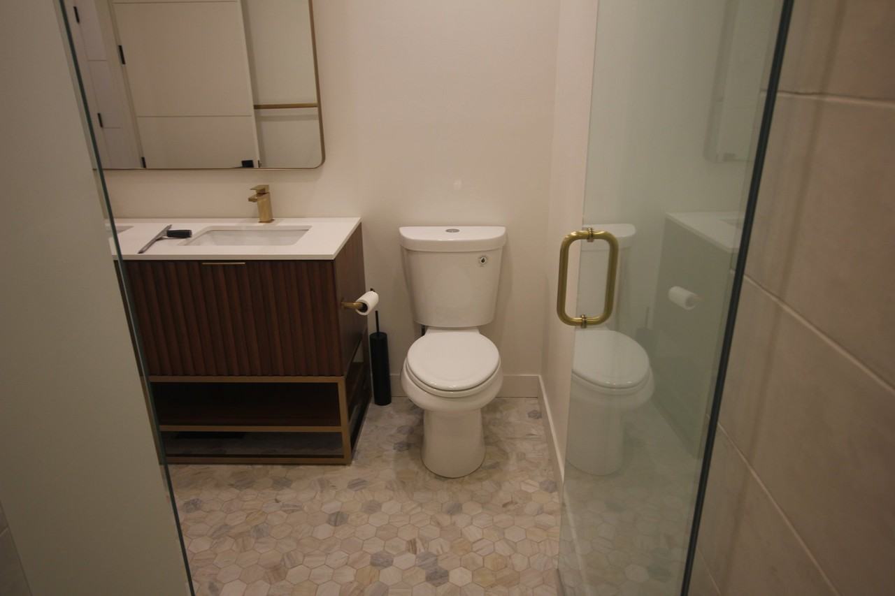 1008 E 5th St - Photo 6 of 17