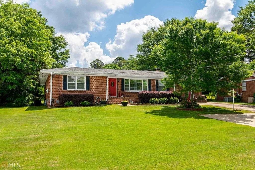 239 Decatur Rd - Photo 2 of 9