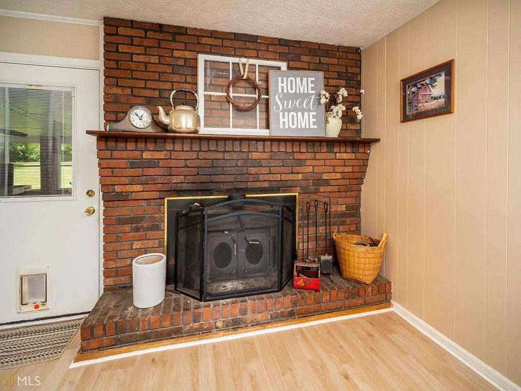 239 Decatur Rd - Photo 6 of 9