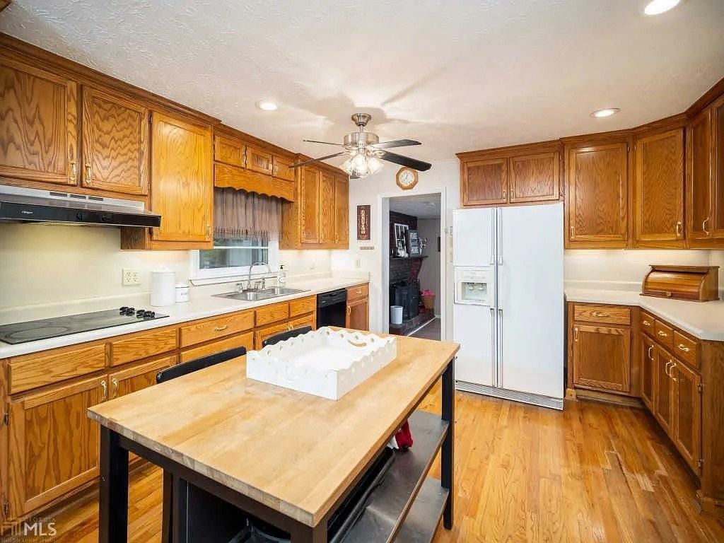 239 Decatur Rd - Photo 7 of 9