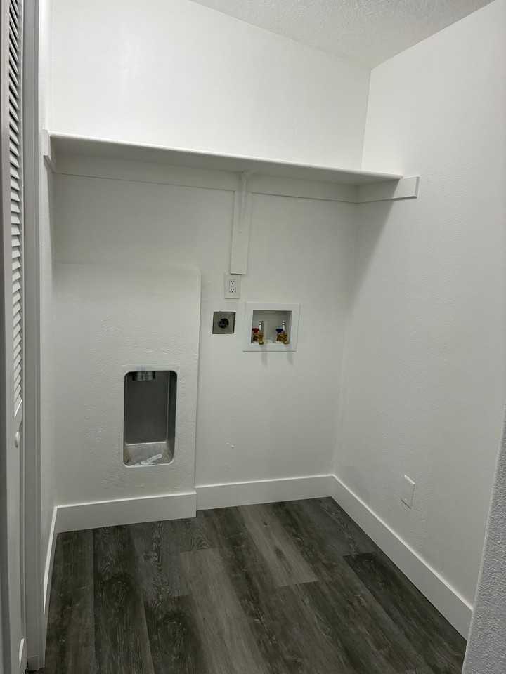 216 W Apple St #1 - Photo 4 of 15