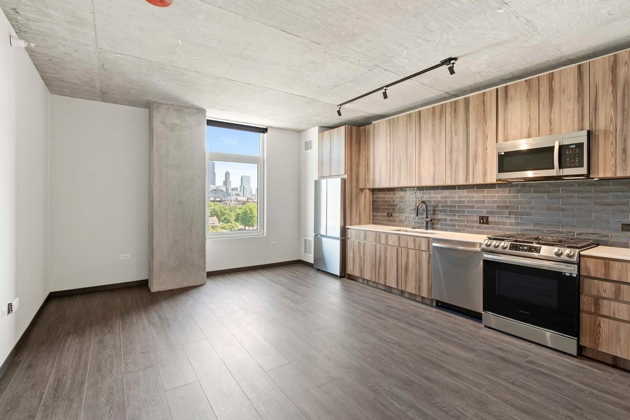 147 N Ashland Ave - Photo 2 of 6