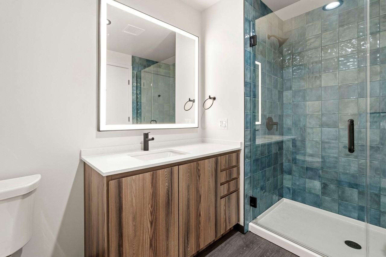 147 N Ashland Ave - Photo 3 of 6