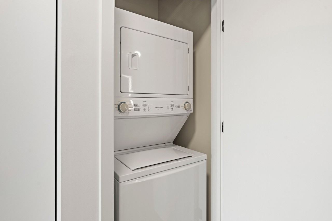 147 N Ashland Ave - Photo 4 of 6
