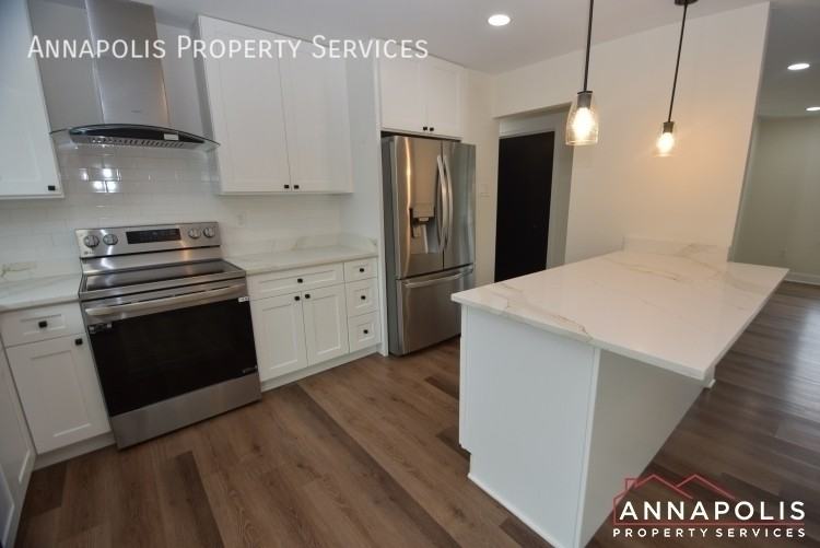 1003 Tyler Ave - Photo 2 of 31