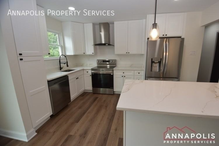 1003 Tyler Ave - Photo 3 of 31