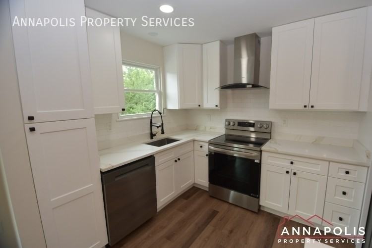 1003 Tyler Ave - Photo 4 of 31