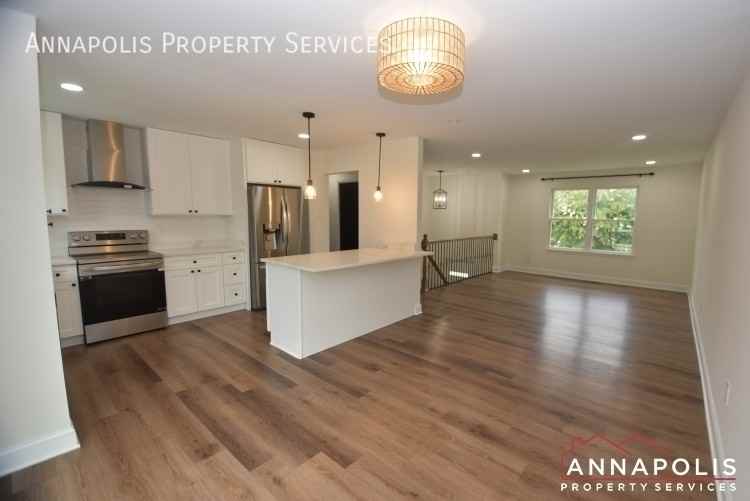 1003 Tyler Ave - Photo 5 of 31