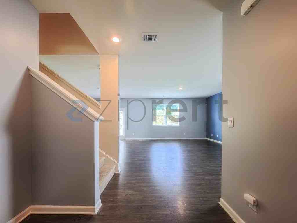 211 Embry Blvd - Photo 6 of 50