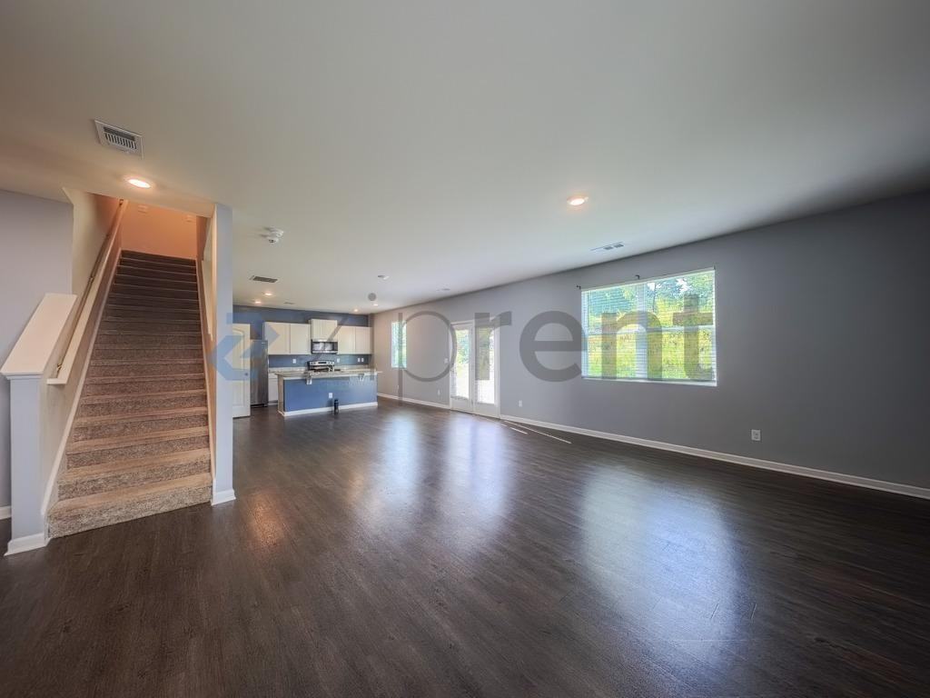 211 Embry Blvd - Photo 4 of 50