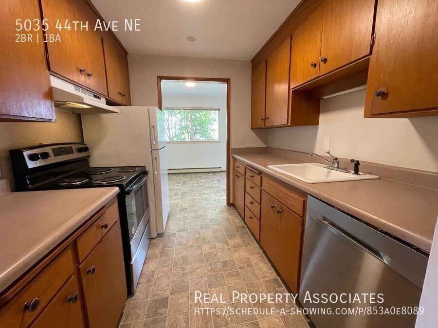 5035 44th Ave Ne - Photo 2 of 18