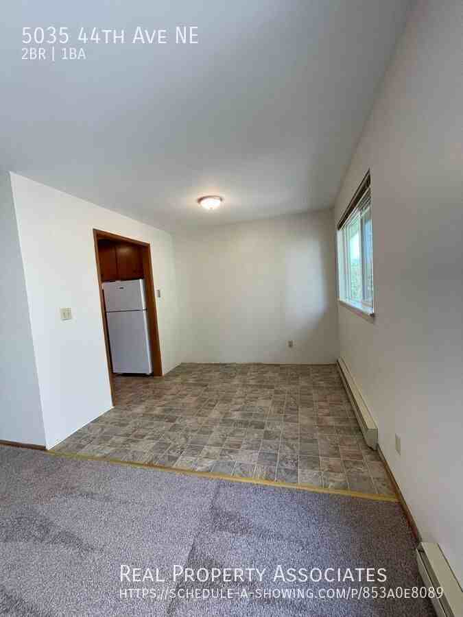 5035 44th Ave Ne - Photo 5 of 18