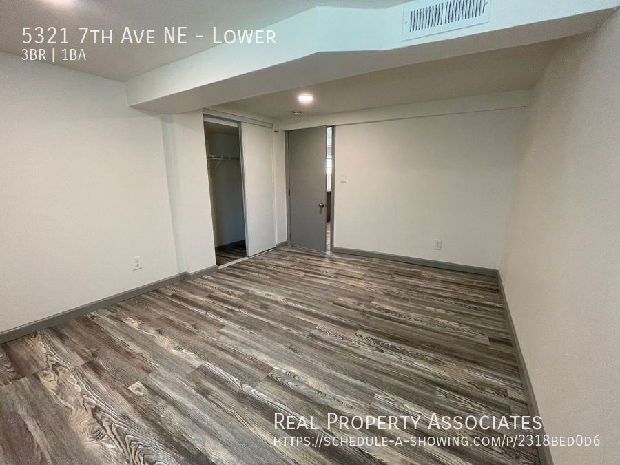 5321 7th Ave Ne - Photo 5 of 13