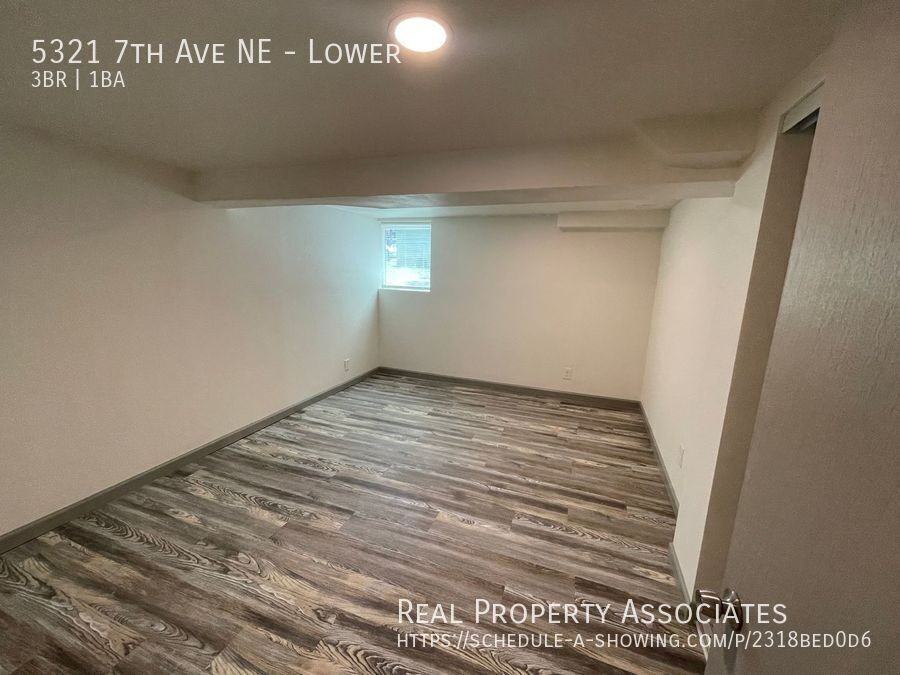 5321 7th Ave Ne - Photo 6 of 13
