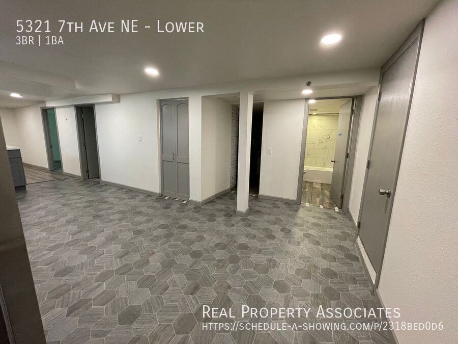 5321 7th Ave Ne - Photo 7 of 13