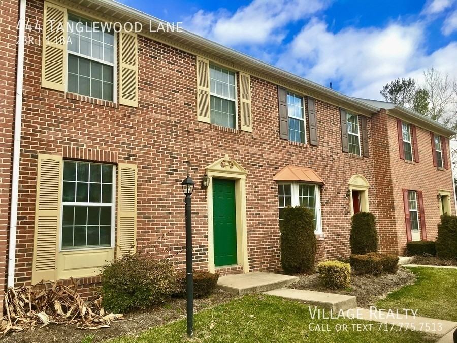 444 Tanglewood Ln - Photo 3 of 50