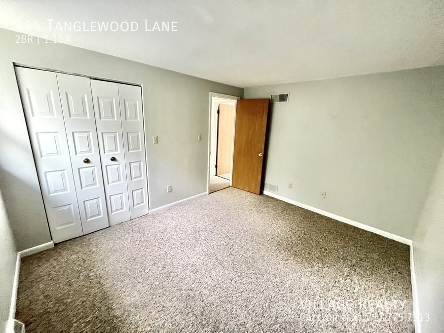 444 Tanglewood Ln - Photo 7 of 50