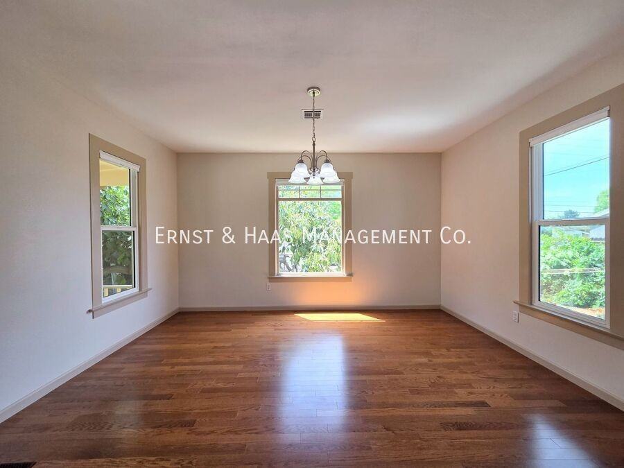 9497 Foster Rd - Photo 5 of 33