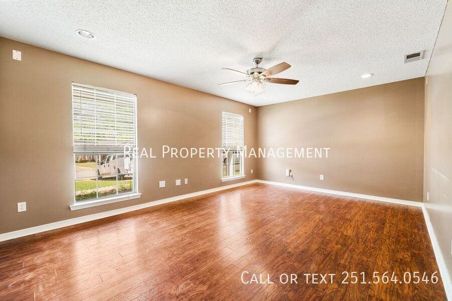 9631 Royal Woods Dr N - Photo 3 of 18