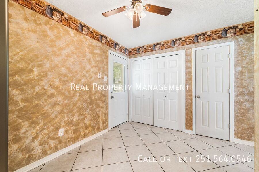 9631 Royal Woods Dr N - Photo 4 of 18