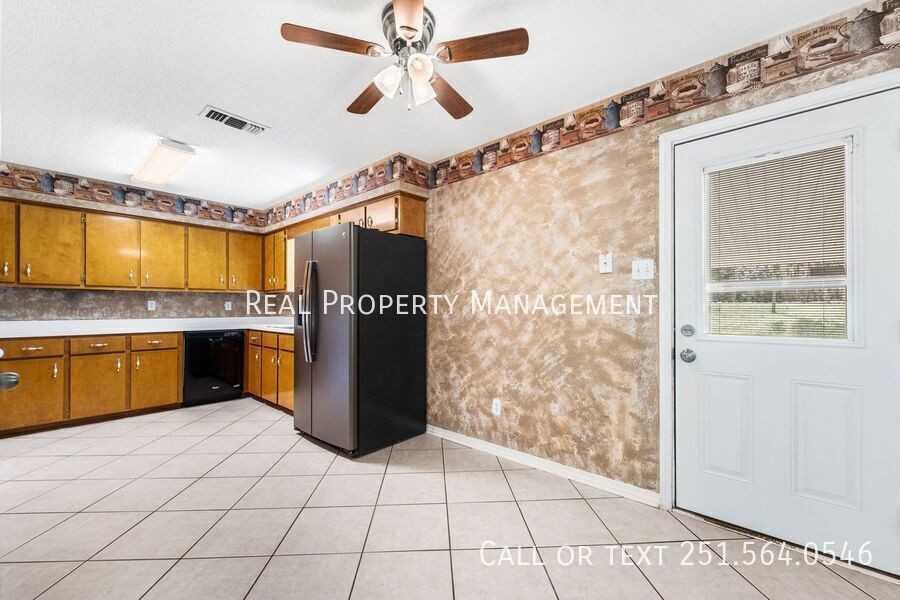 9631 Royal Woods Dr N - Photo 5 of 18