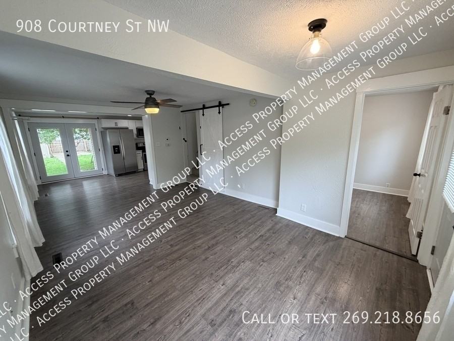 908 Courtney St Nw - Photo 4 of 26