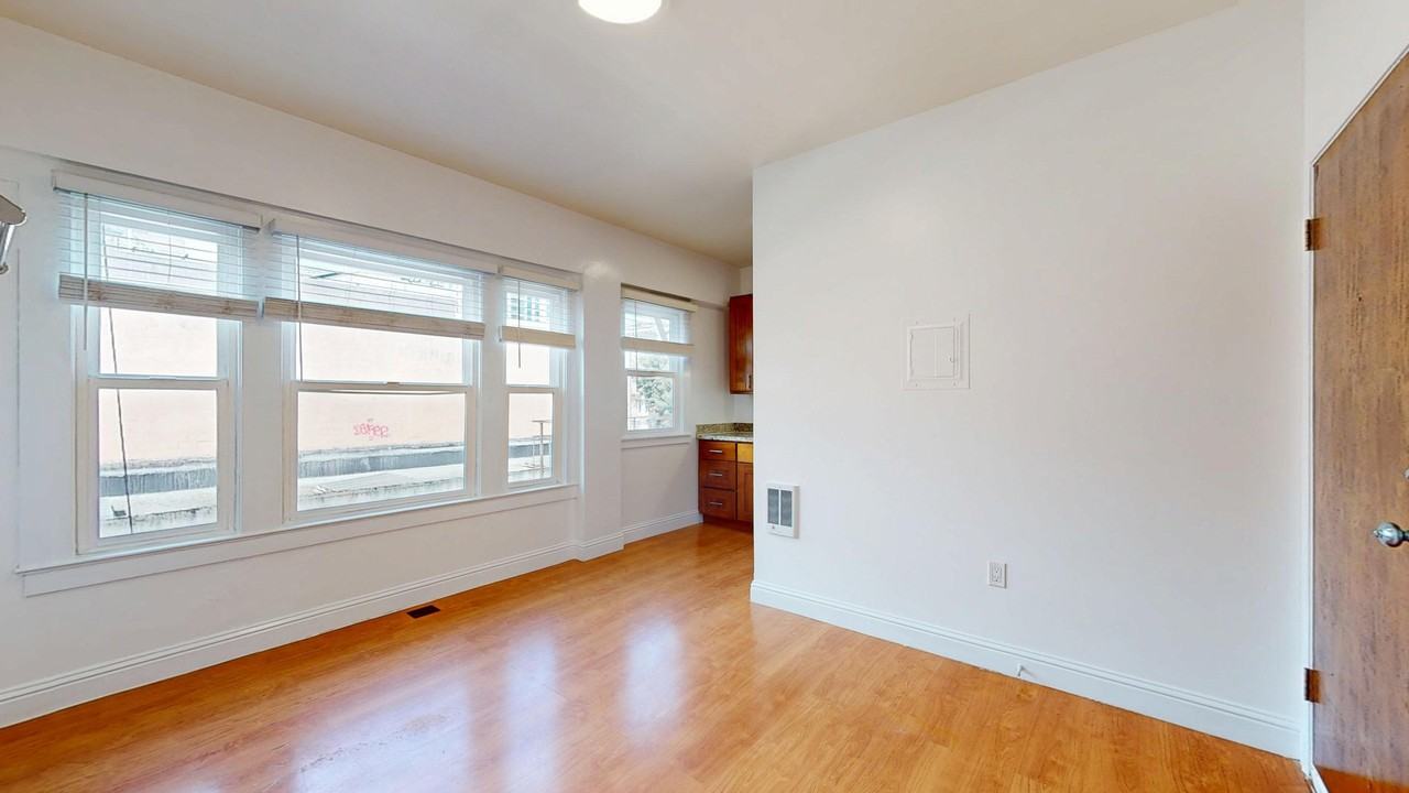1049 Post St #34 - Photo 6 of 14