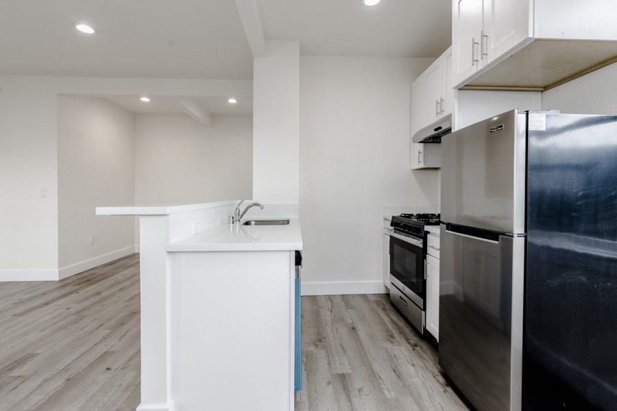 4748 Balboa St #302 - Photo 3 of 8