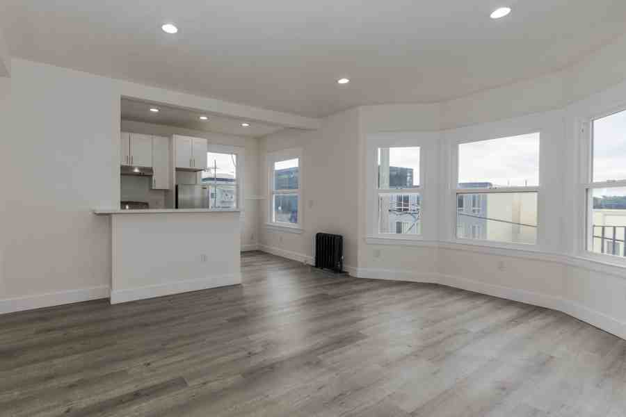 4748 Balboa St #302 - Photo 4 of 8